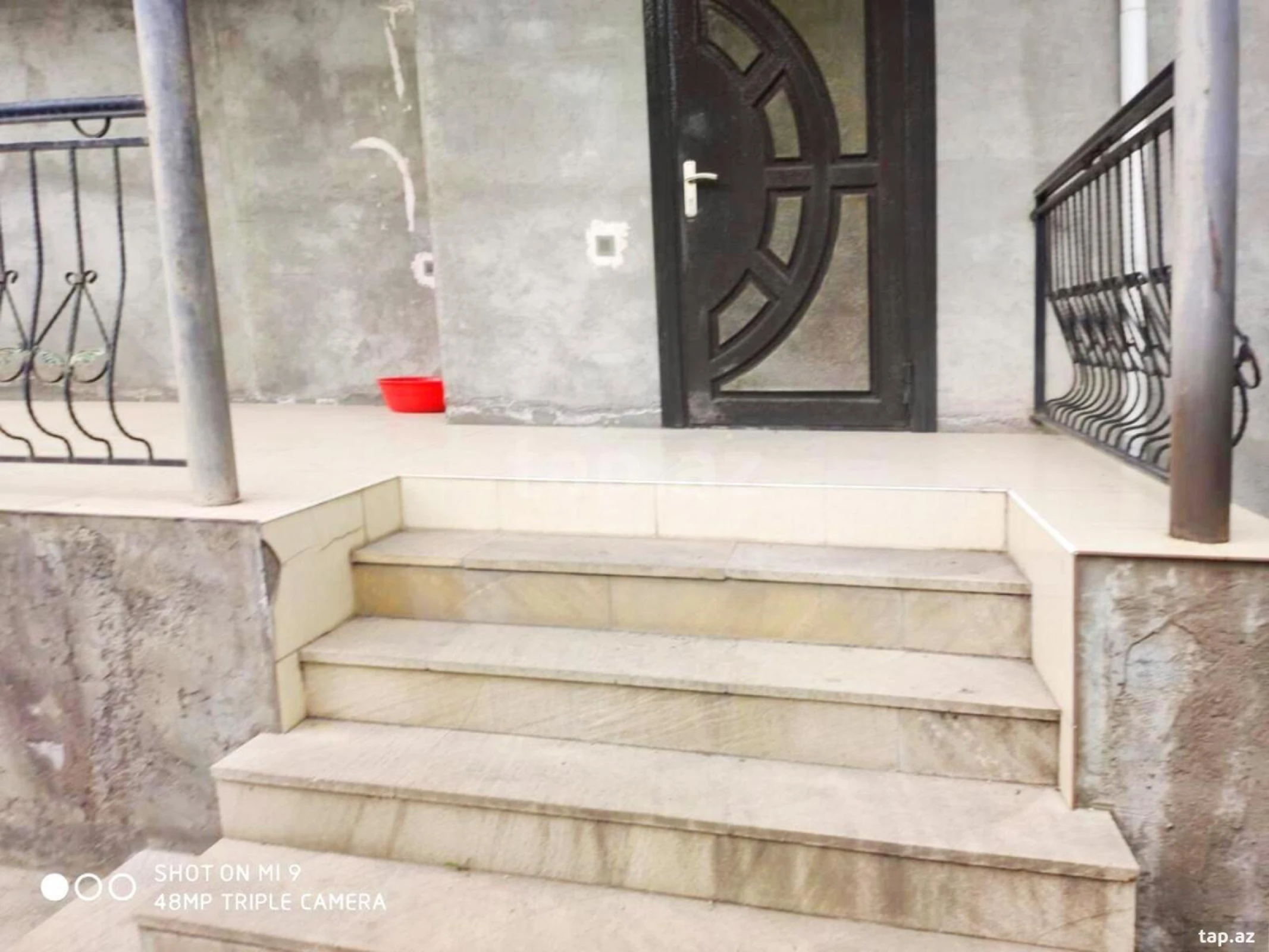 Satılır 6 otaqlı həyət evi