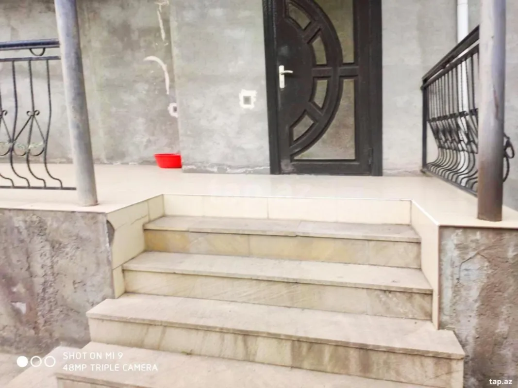 Satılır 6 otaqlı həyət evi