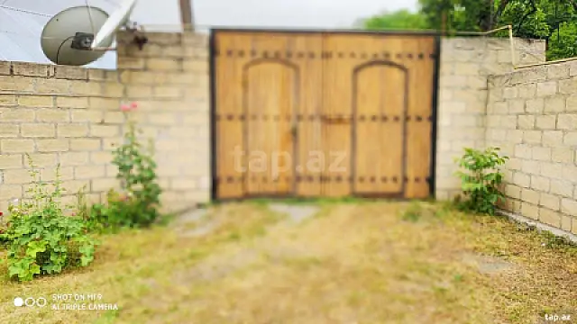 Satılır 6 otaqlı həyət evi