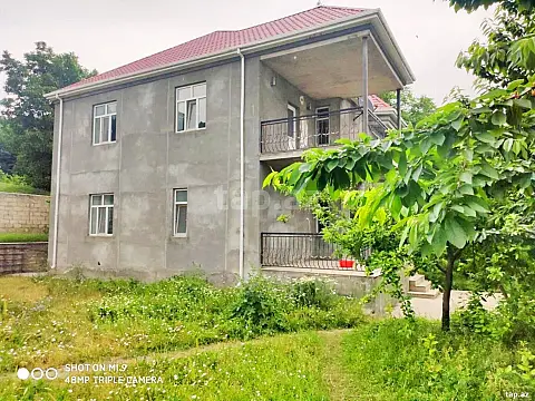 Satılır 6 otaqlı həyət evi