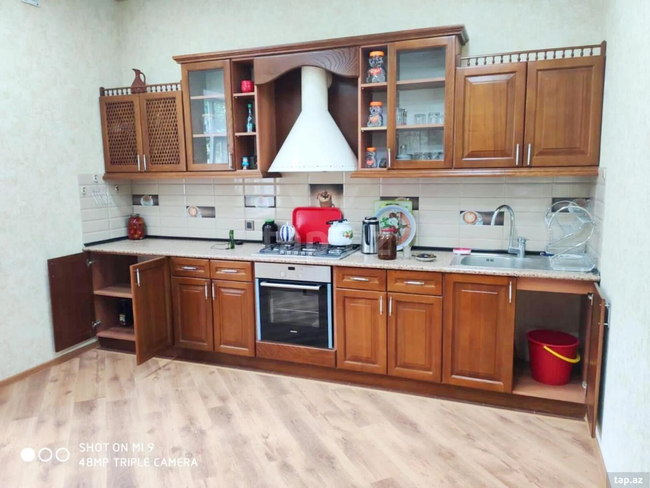 Satılır 6 otaqlı həyət evi