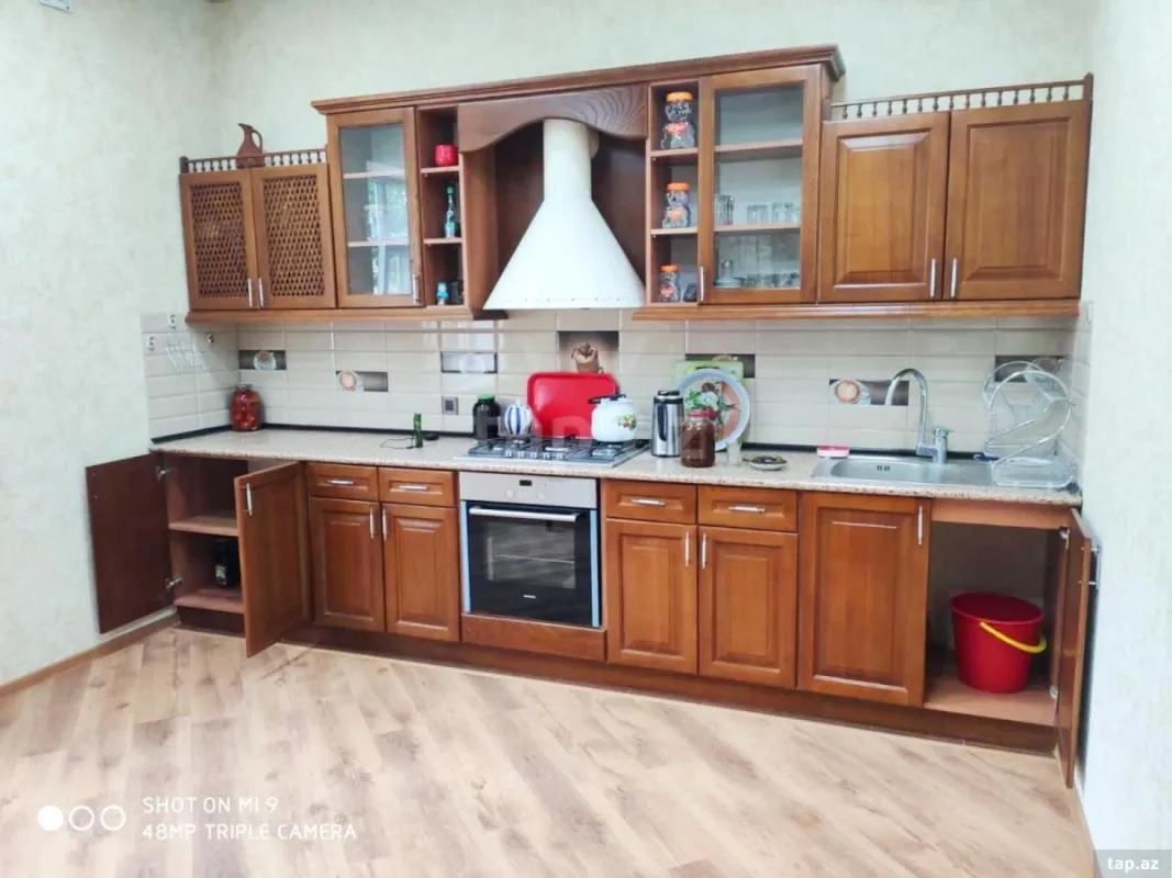 Satılır 6 otaqlı həyət evi