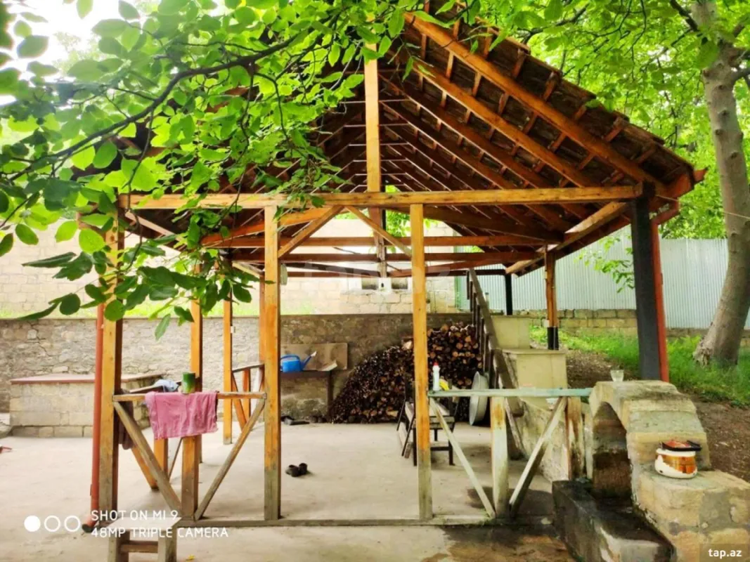 Satılır 6 otaqlı həyət evi