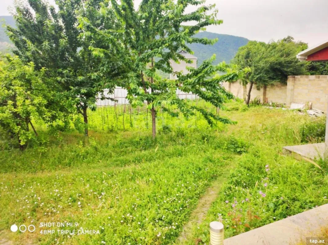 Satılır 6 otaqlı həyət evi