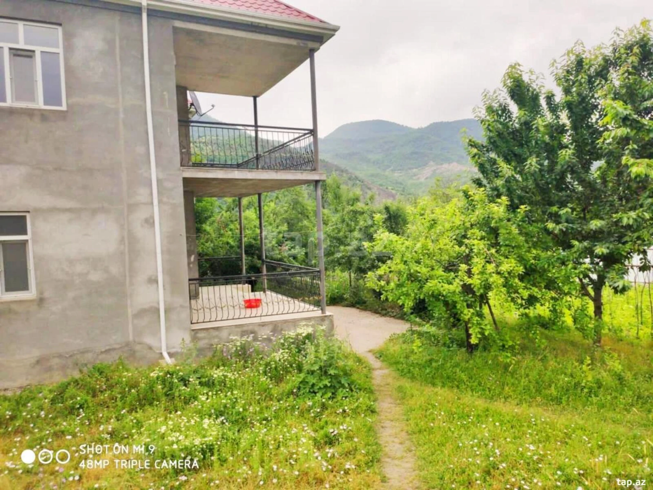 Satılır 6 otaqlı həyət evi