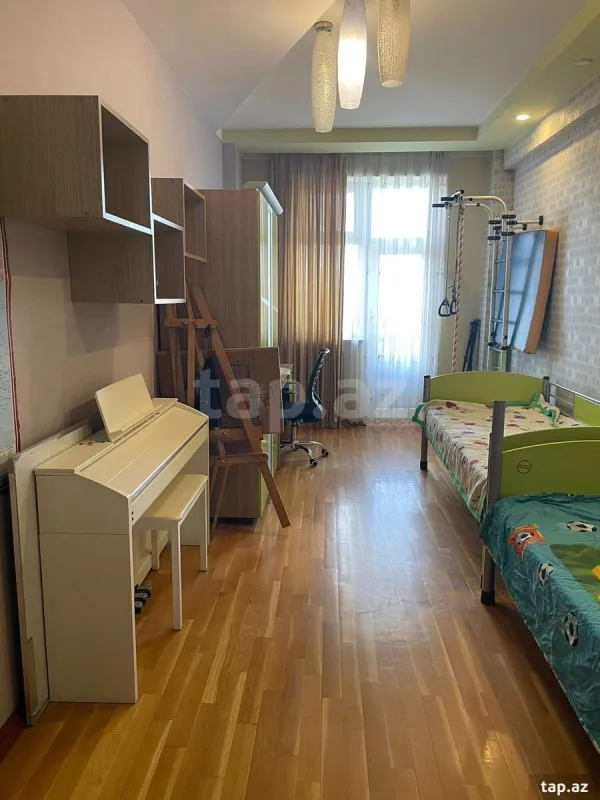 Kirayə verilir 3 otaqlı yeni tikili 128 m²
