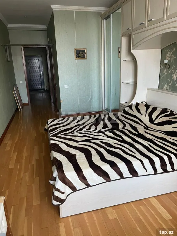 Kirayə verilir 3 otaqlı yeni tikili 128 m²