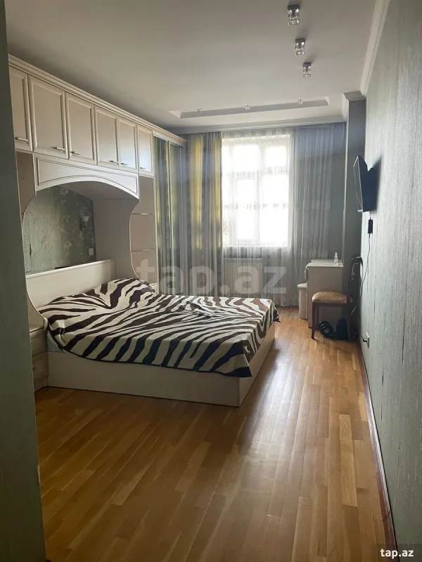 Kirayə verilir 3 otaqlı yeni tikili 128 m²