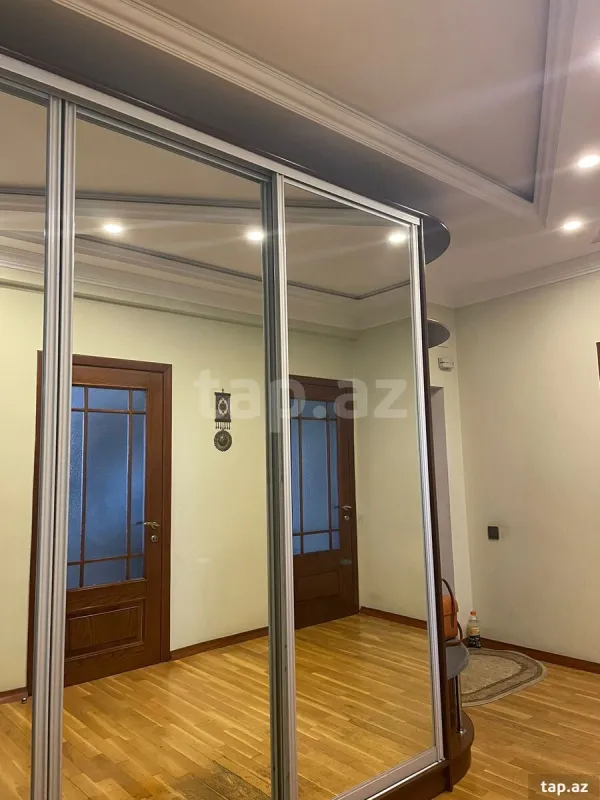 Kirayə verilir 3 otaqlı yeni tikili 128 m²