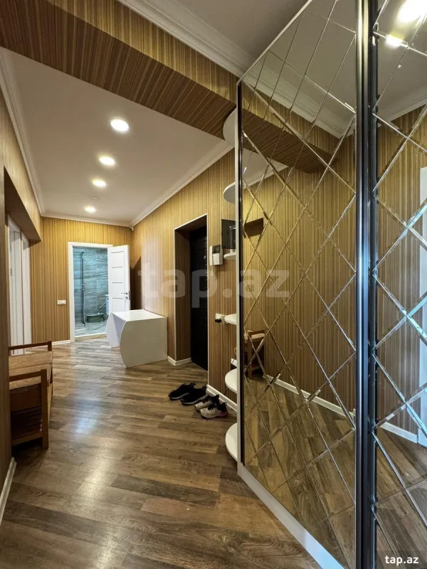 Kirayə verilir 3 otaqlı yeni tikili 150 m²