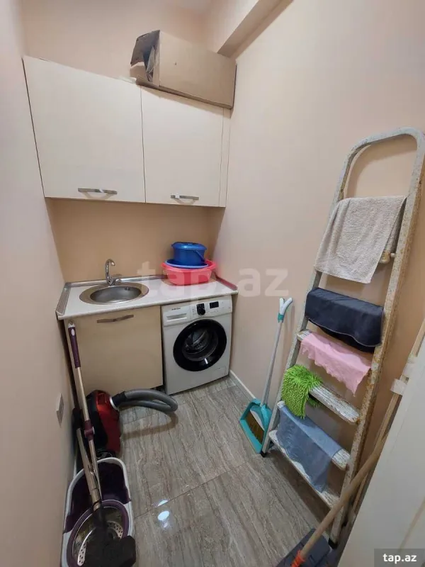 Kirayə verilir 3 otaqlı yeni tikili 143 m²