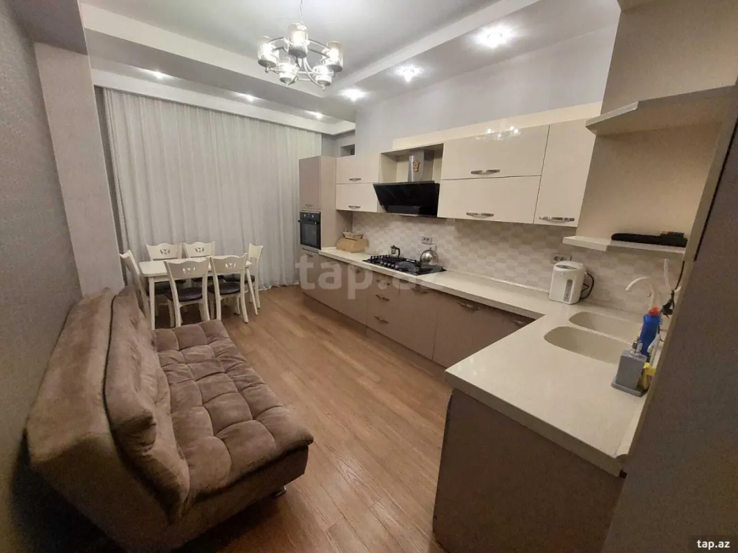 Kirayə verilir 3 otaqlı yeni tikili 143 m²