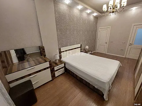 Kirayə verilir 3 otaqlı yeni tikili 143 m²