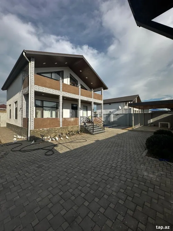 Kirayə verilir 4 otaqlı həyət evi