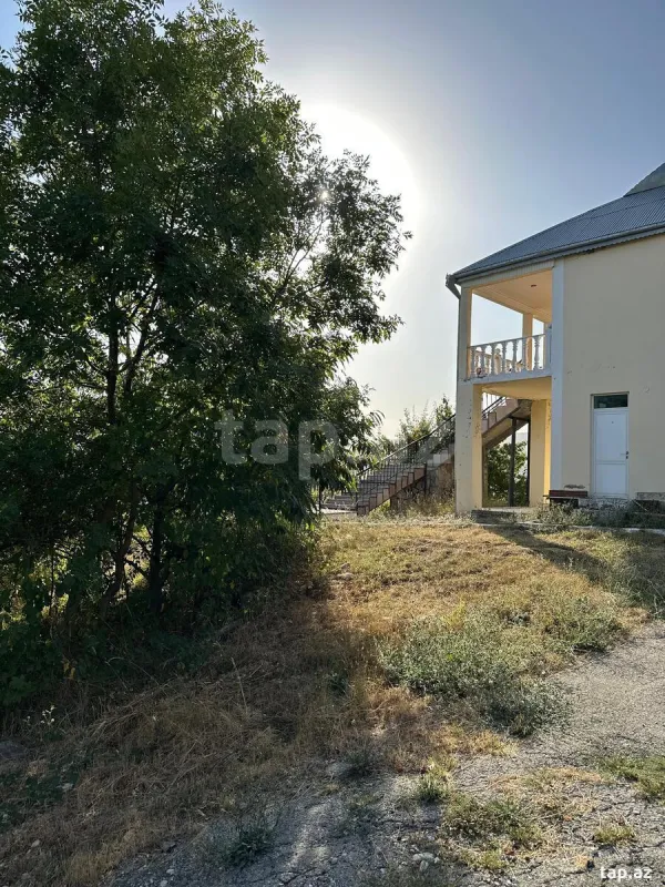 Satılır 6 otaqlı həyət evi