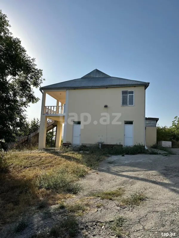 Satılır 6 otaqlı həyət evi