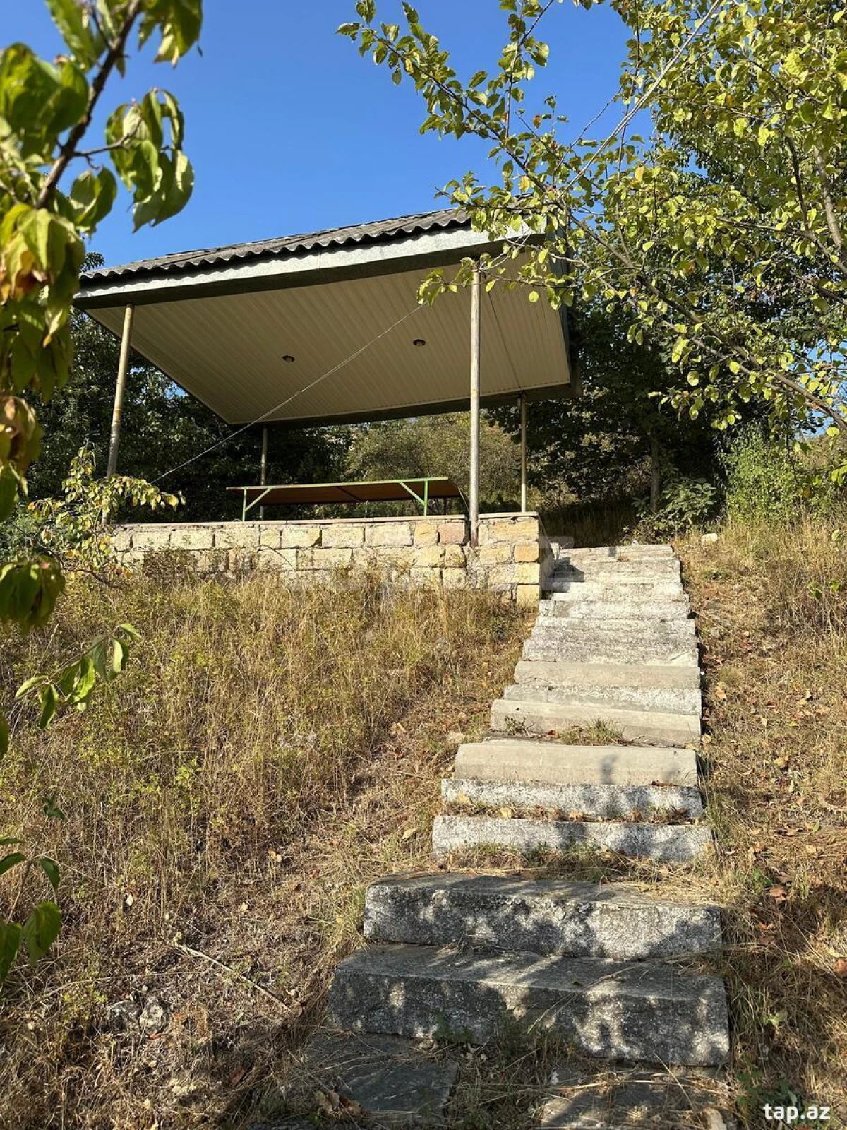 Satılır 6 otaqlı həyət evi