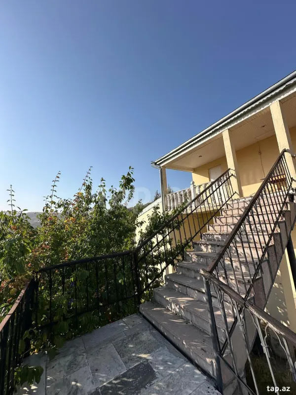 Satılır 6 otaqlı həyət evi