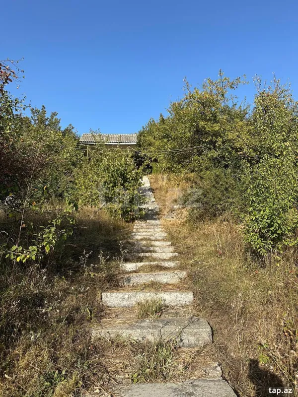 Satılır 6 otaqlı həyət evi