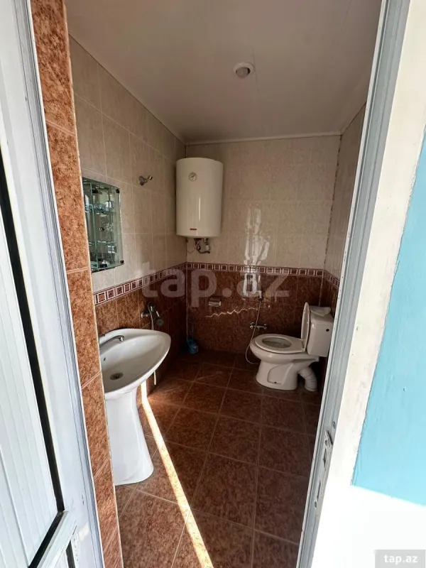 Satılır 6 otaqlı həyət evi