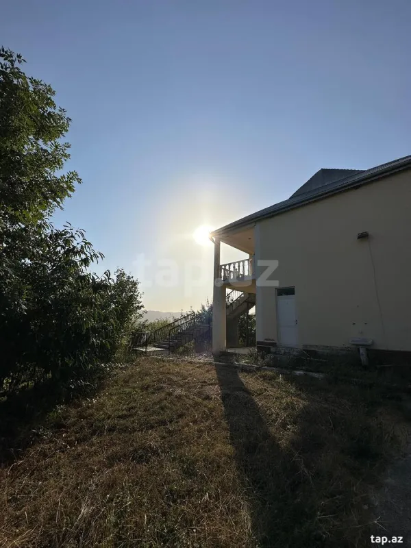 Satılır 6 otaqlı həyət evi