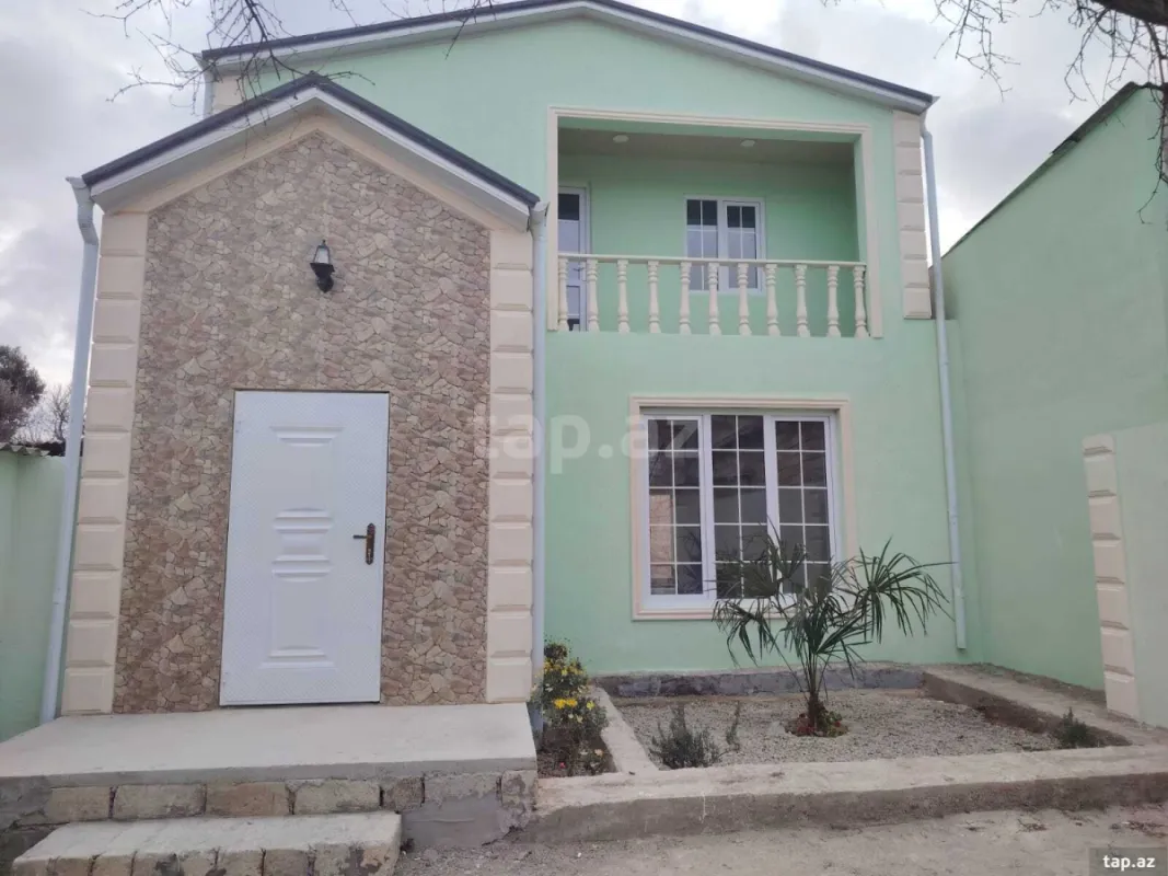 Satılır 4 otaqlı həyət evi