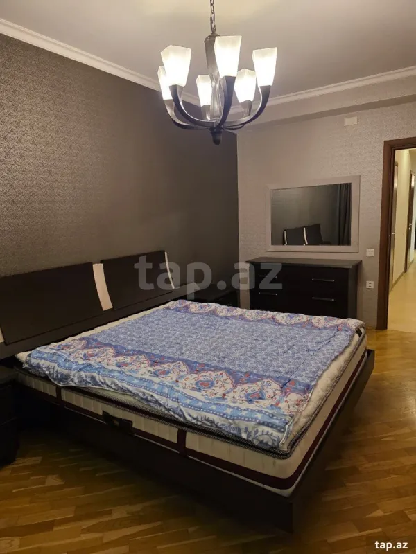 Kirayə verilir 4 otaqlı yeni tikili 140 m²