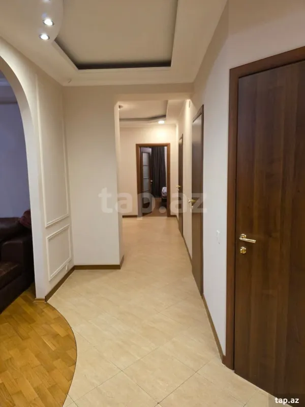 Kirayə verilir 4 otaqlı yeni tikili 140 m²