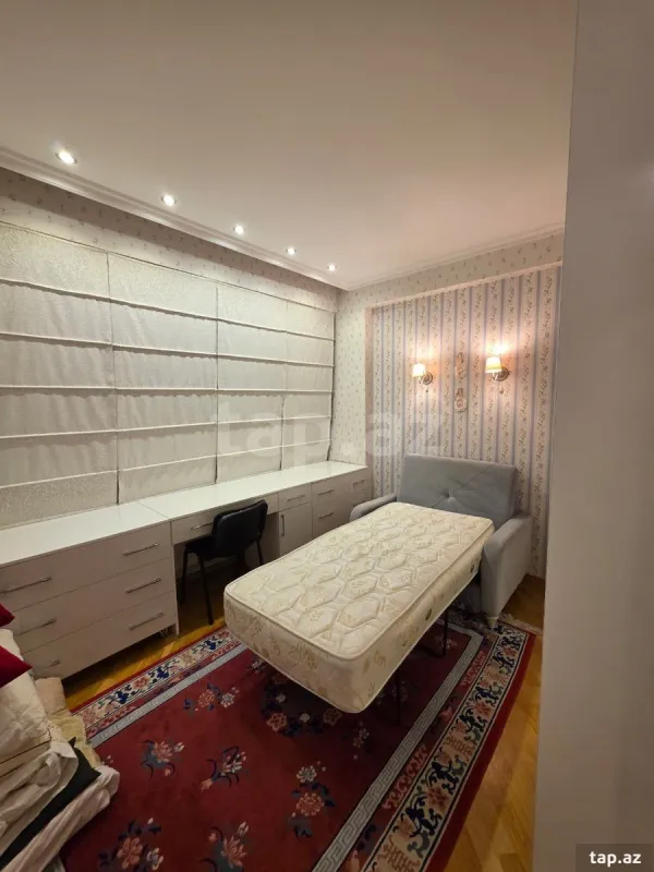 Kirayə verilir 4 otaqlı yeni tikili 140 m²