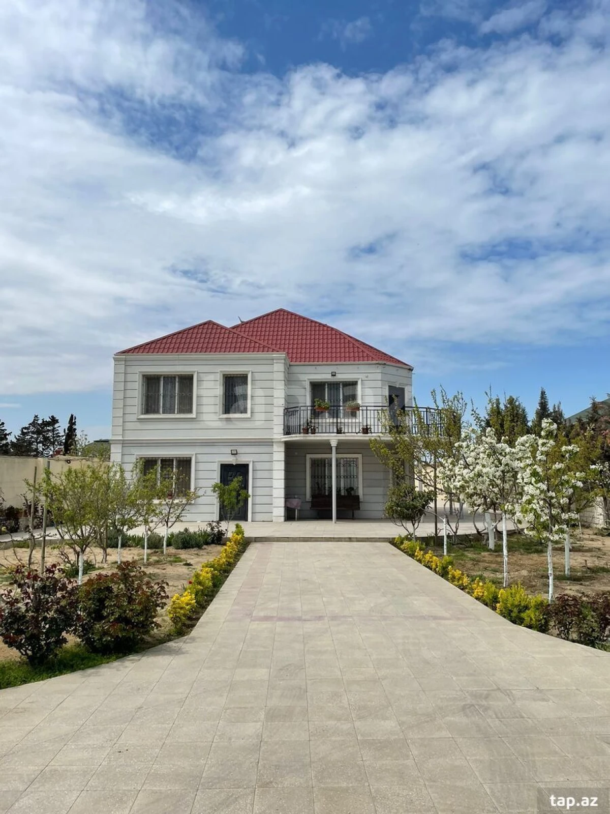 Kirayə verilir 5 otaqlı həyət evi