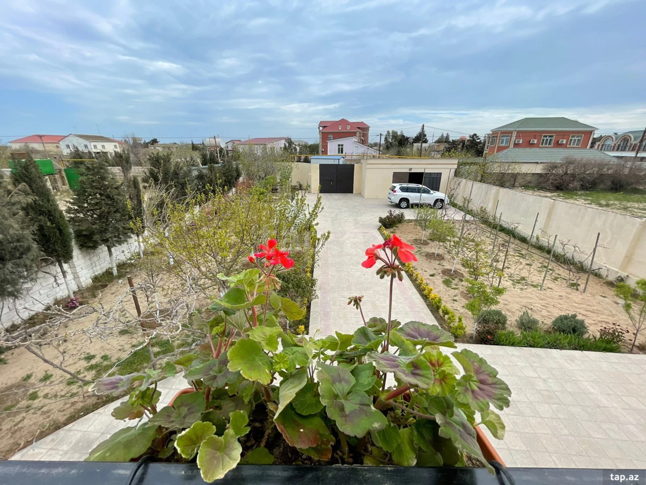 Kirayə verilir 5 otaqlı həyət evi