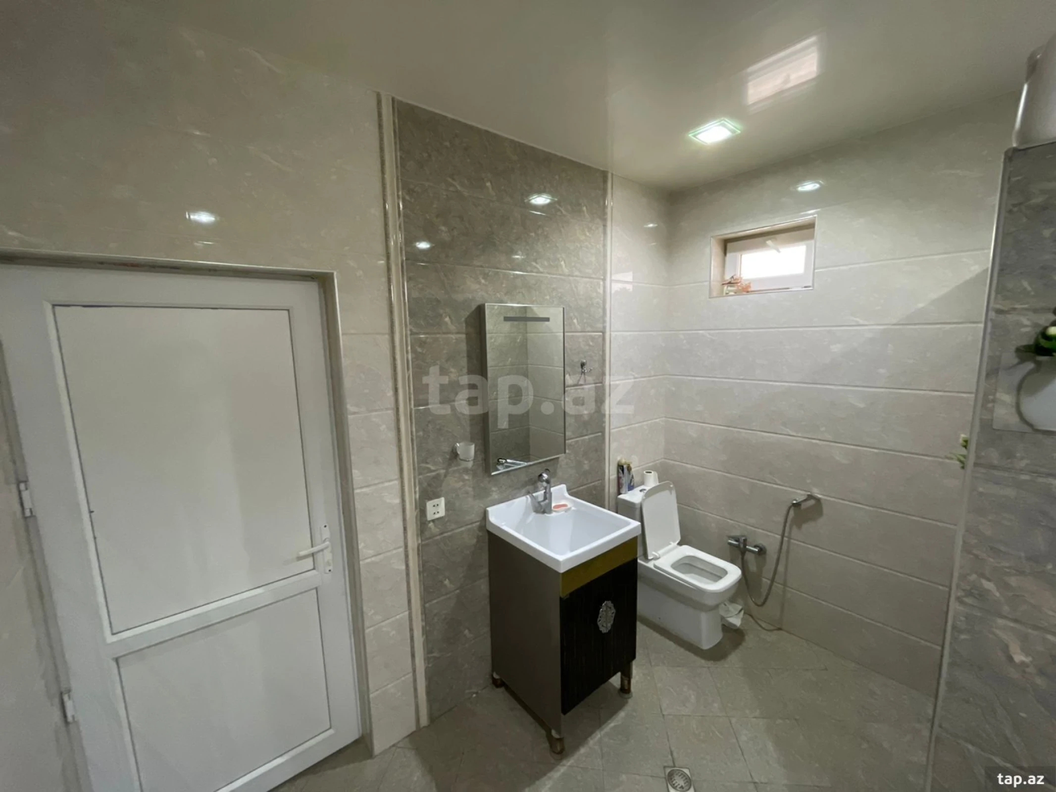 Kirayə verilir 5 otaqlı həyət evi