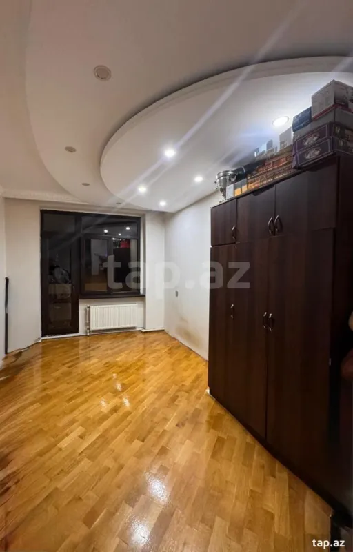 Satılır 5 otaqlı mənzil 110 m²