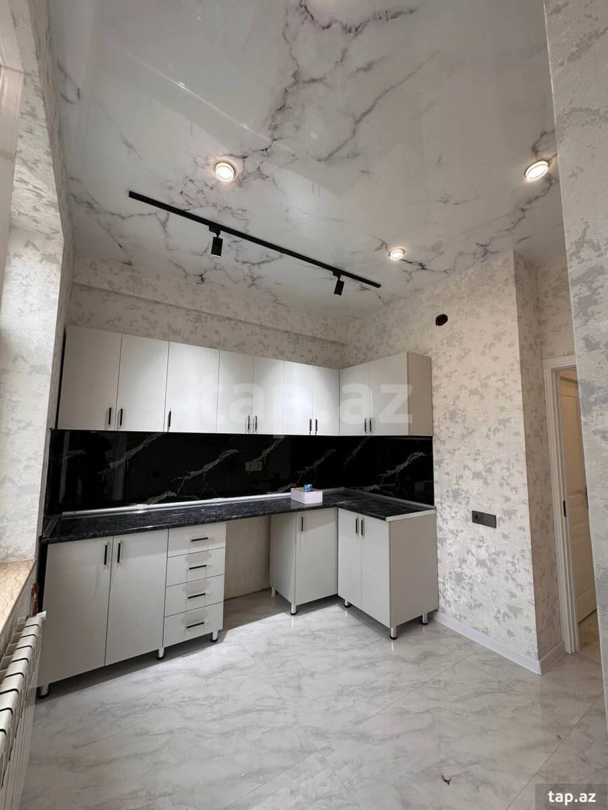 Satılır 3 otaqlı yeni tikili 90 m²