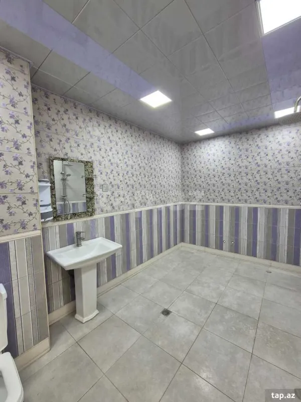 Kirayə verilir 3 otaqlı yeni tikili 140 m²