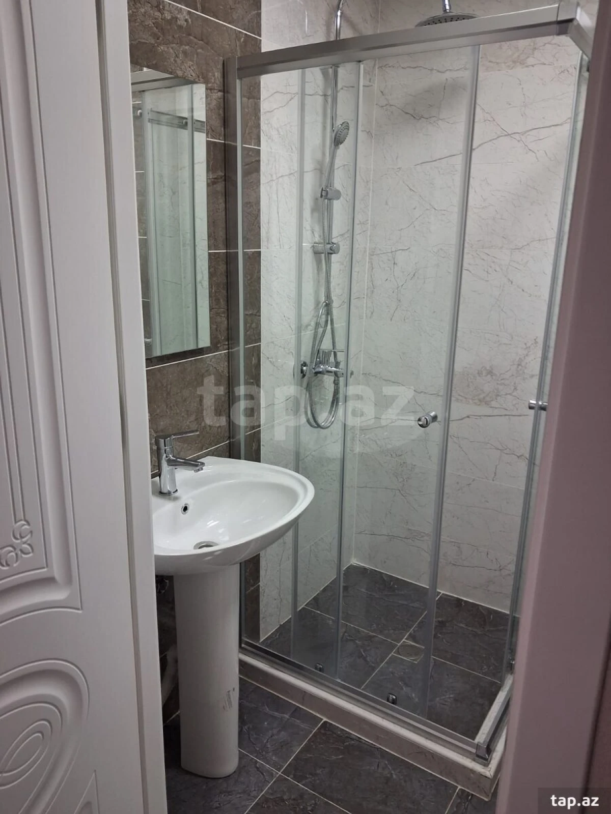 Kirayə verilir 2 otaqlı yeni tikili 65 m²