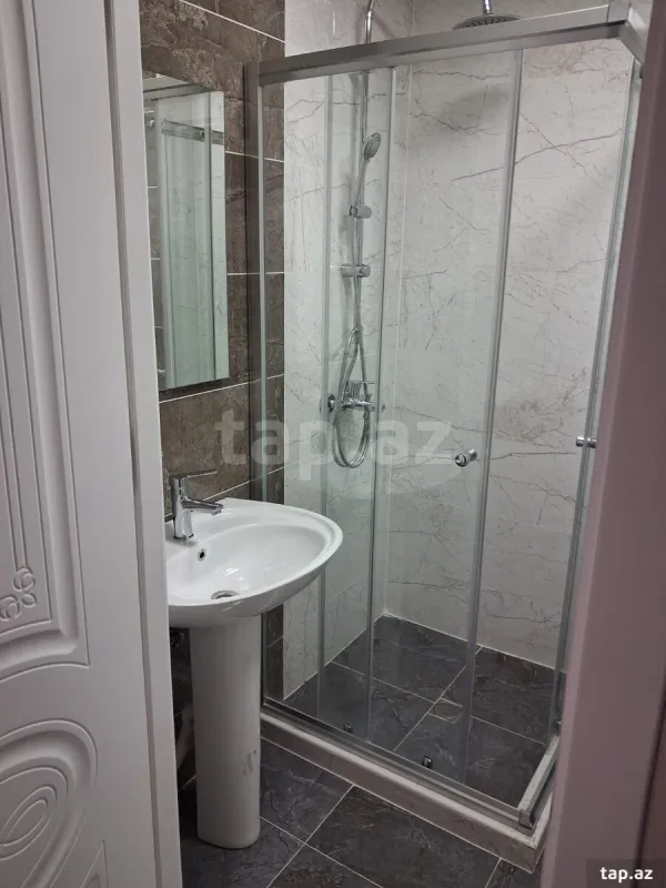 Kirayə verilir 2 otaqlı yeni tikili 65 m²