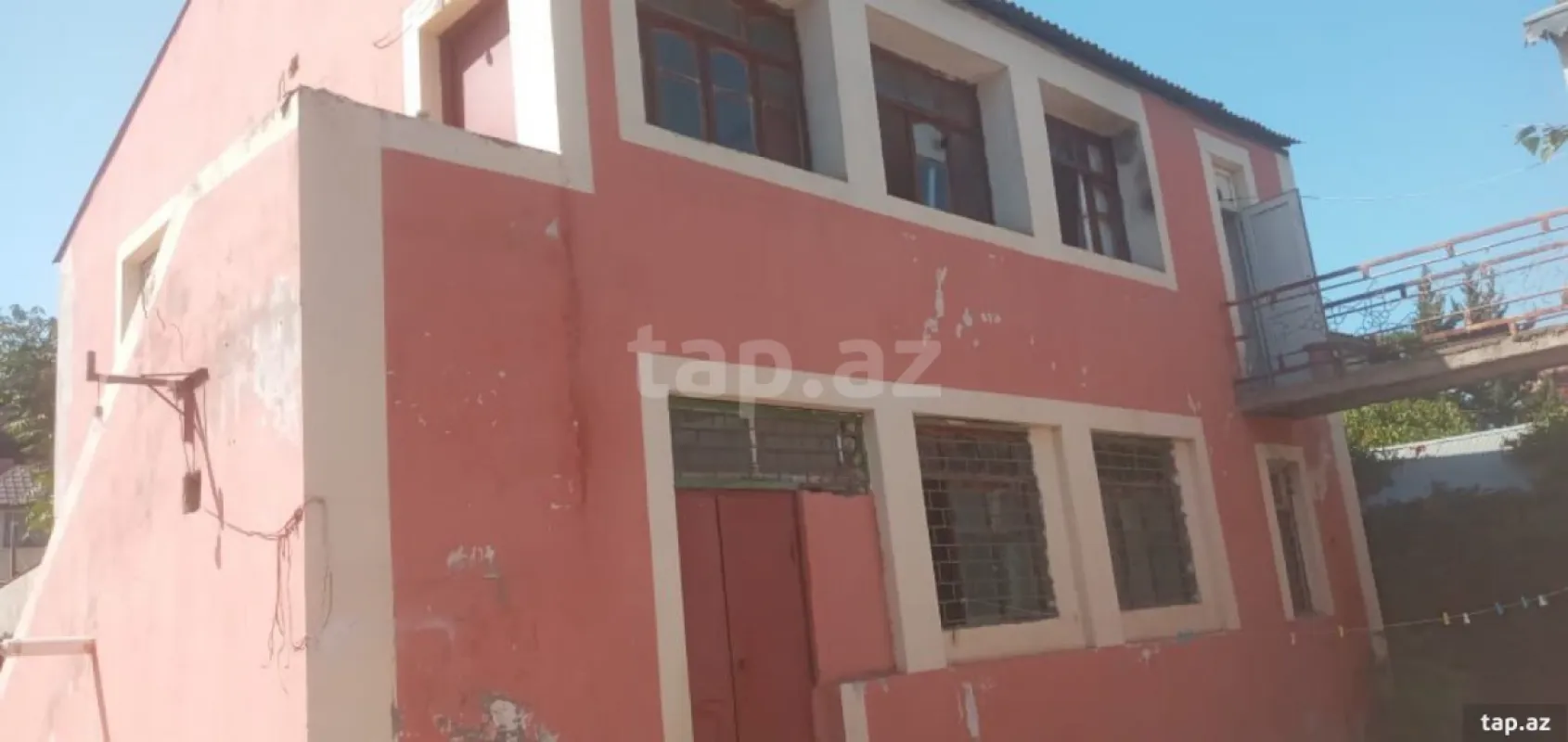 Satılır 6 otaqlı həyət evi