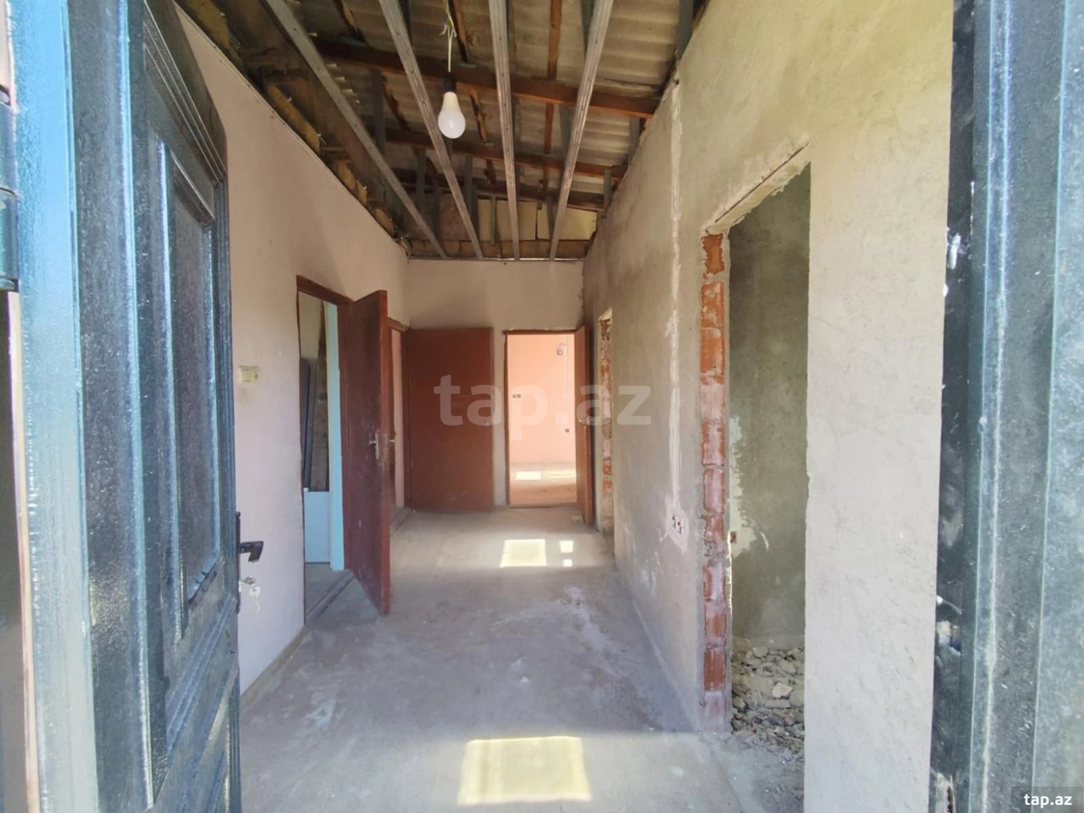 Satılır 7 otaqlı həyət evi