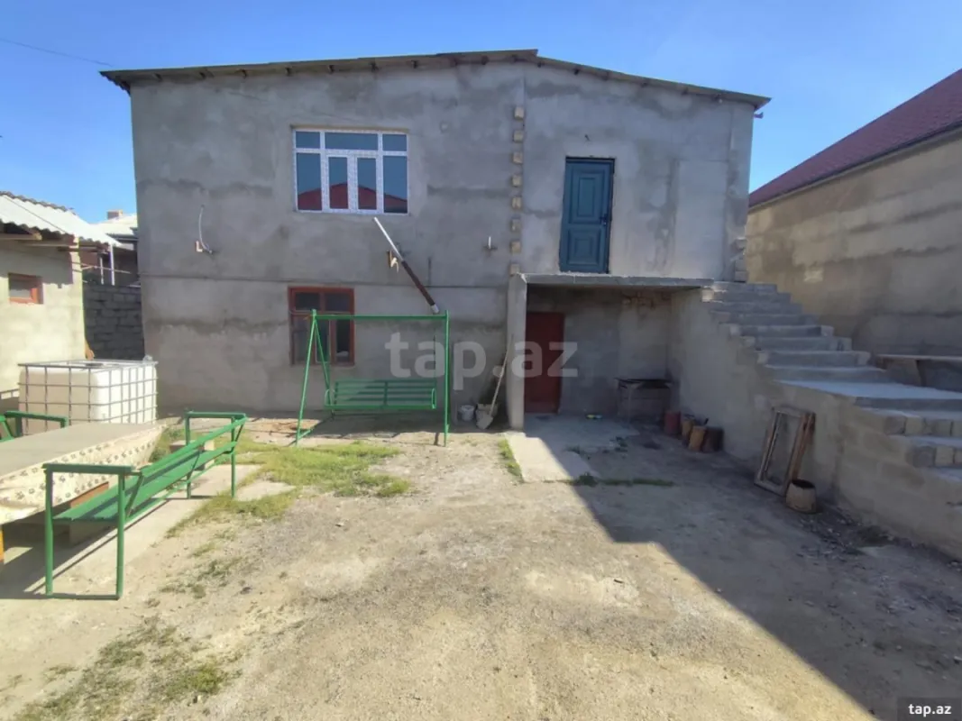 Satılır 7 otaqlı həyət evi