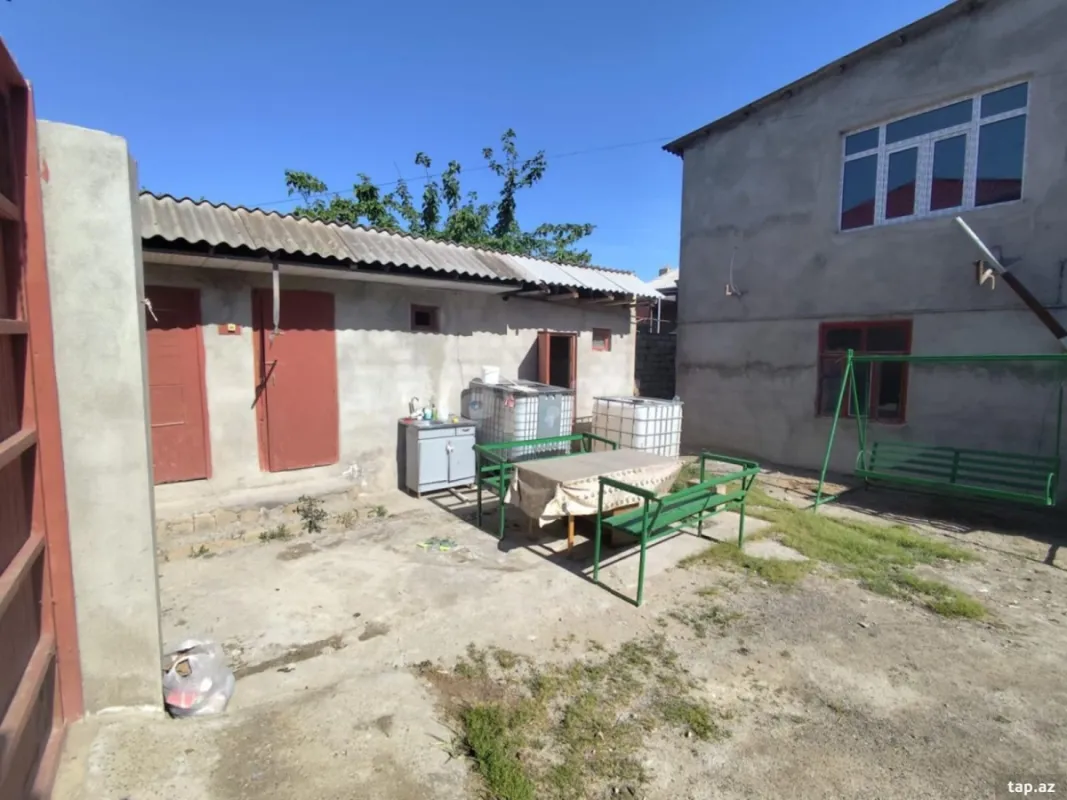 Satılır 7 otaqlı həyət evi