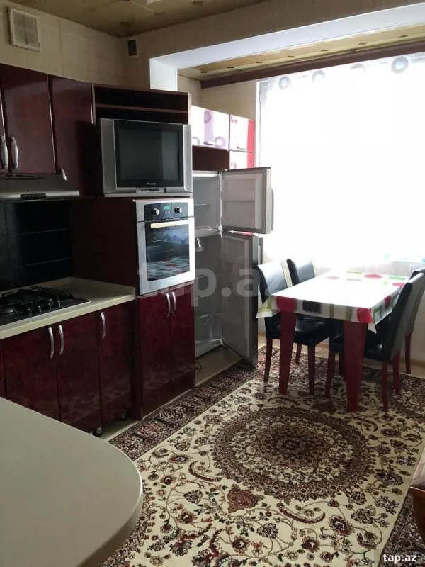 Kirayə verilir 2 otaqlı mənzil 90 m²
