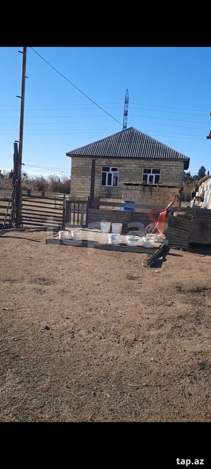 Satılır 4 otaqlı həyət evi