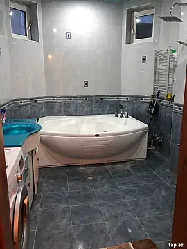 Kirayə verilir 3 otaqlı yeni tikili 160 m²