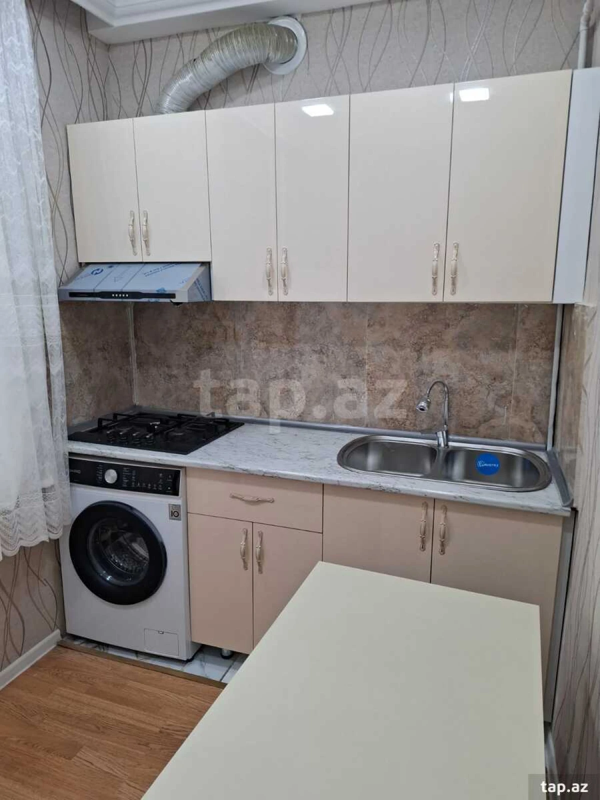 Kirayə verilir 2 otaqlı mənzil 65 m²