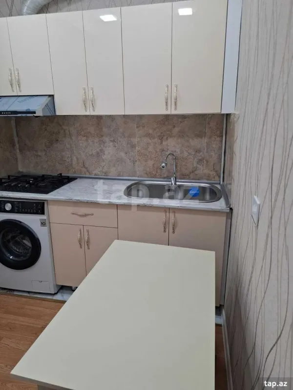 Kirayə verilir 2 otaqlı mənzil 65 m²