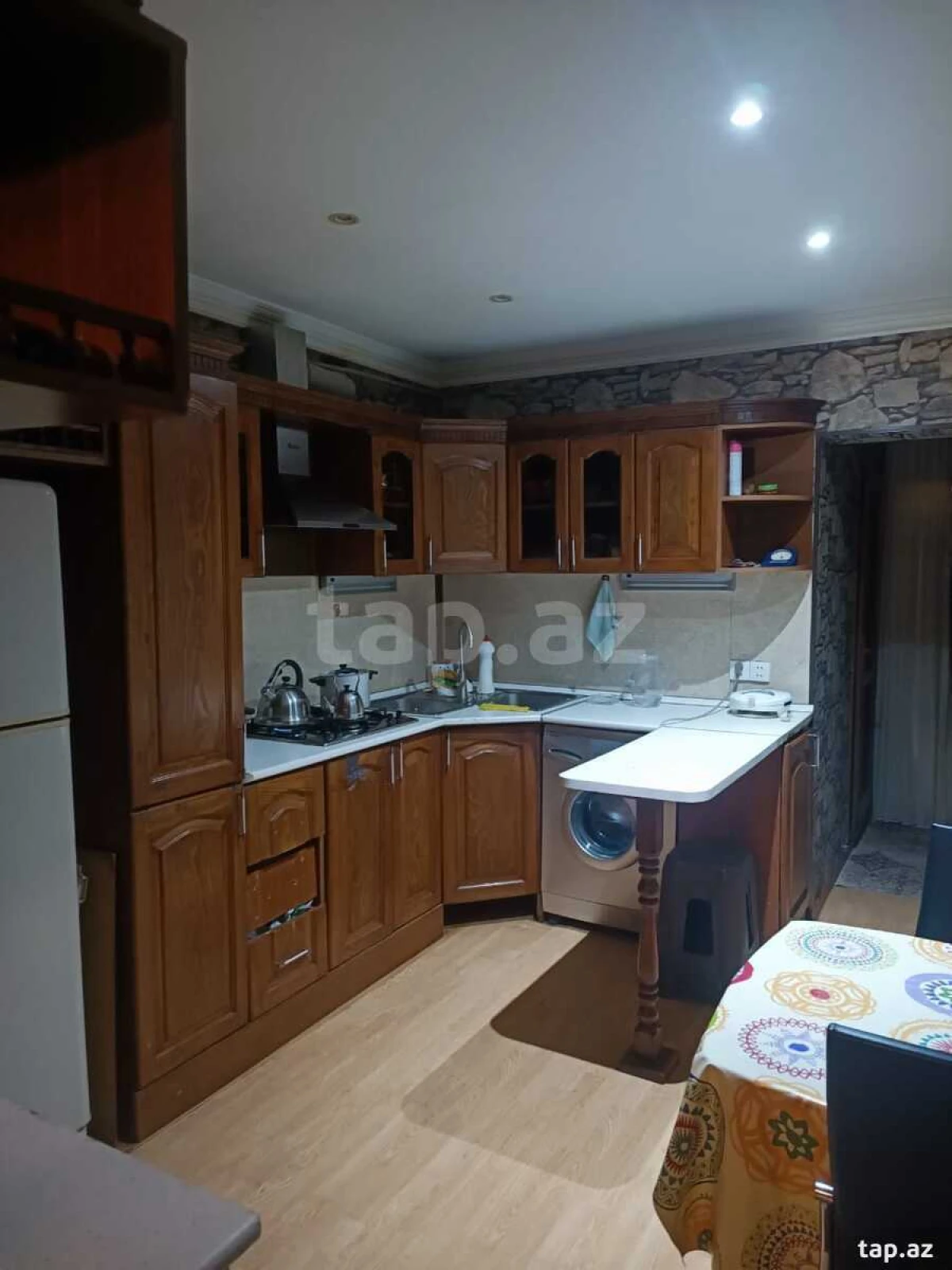 Satılır 4 otaqlı mənzil 135 m²