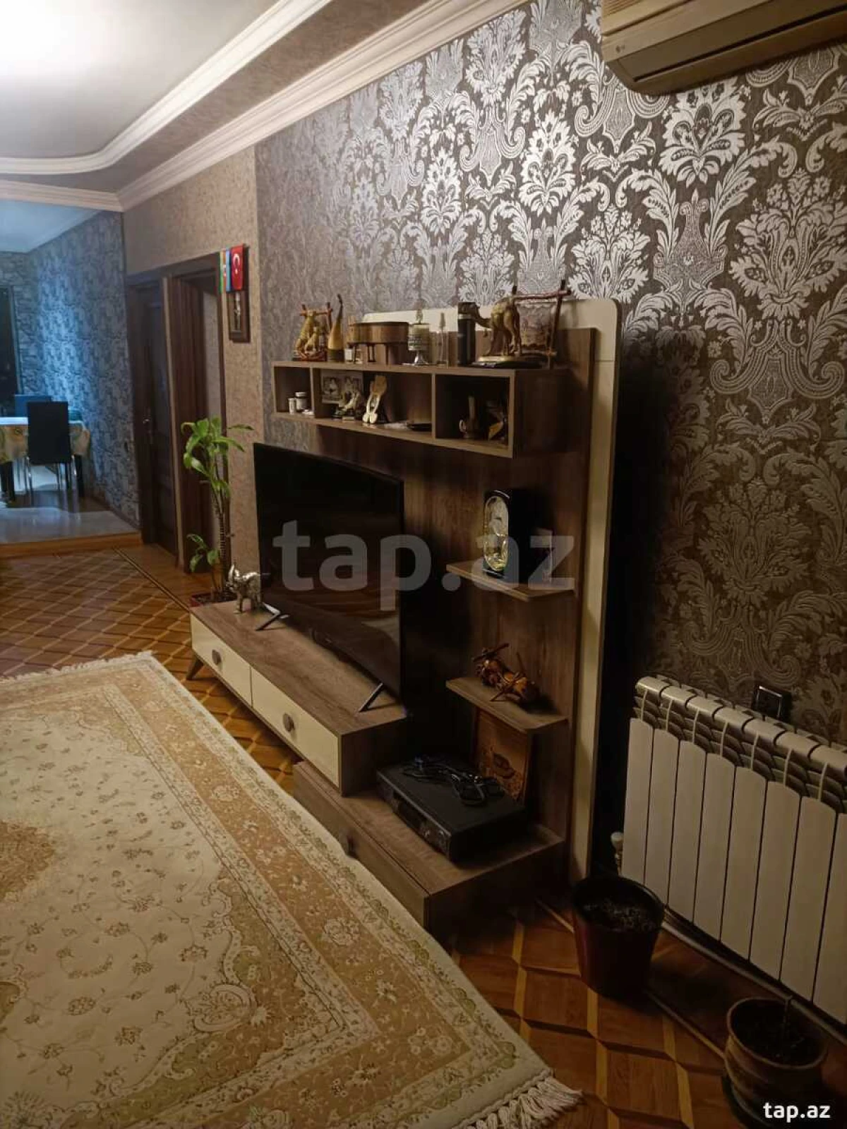 Satılır 4 otaqlı mənzil 135 m²