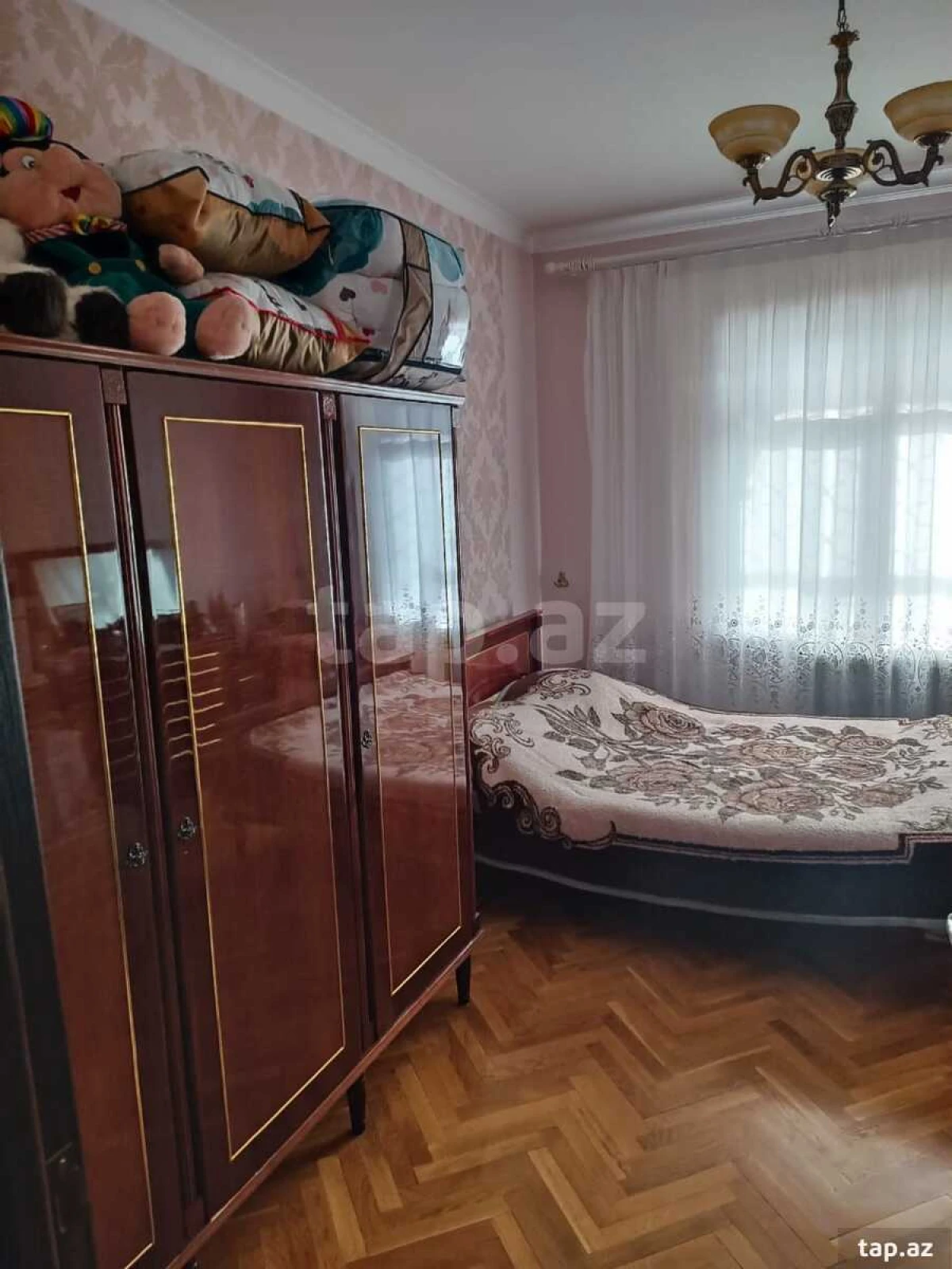Satılır 4 otaqlı mənzil 135 m²