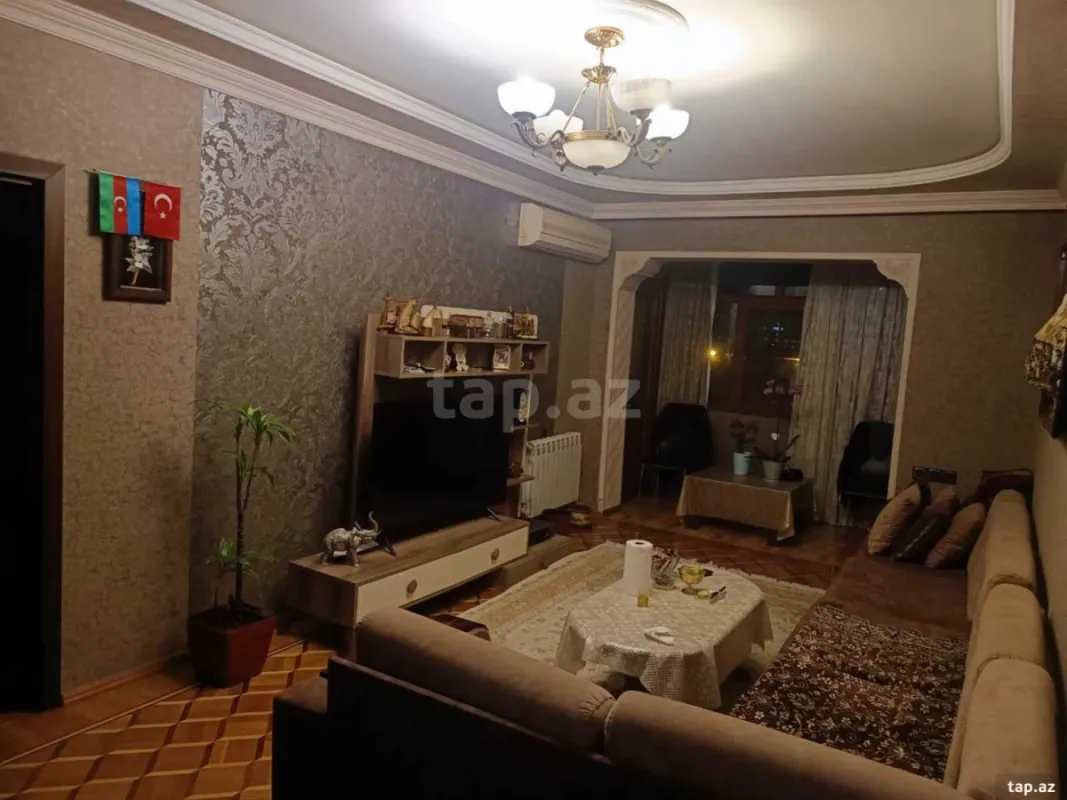 Satılır 4 otaqlı mənzil 135 m²